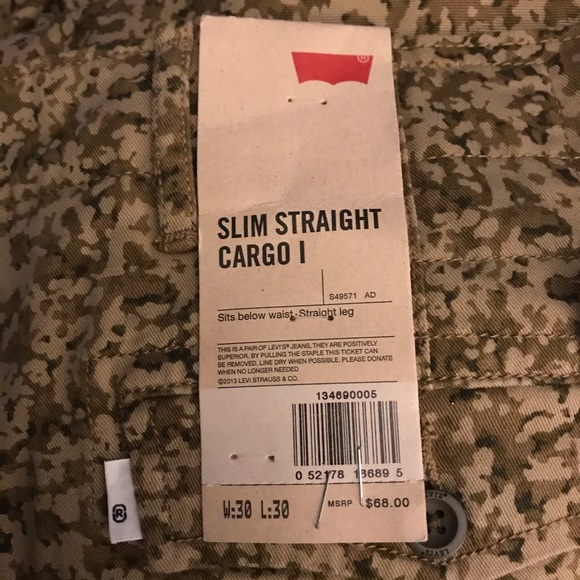 NWT Levi's Slim Straight Camo Cargo Pants 30x30 - Picture 2 of 7